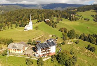 Gasthof Gutmann allows 18 year olds to book a room