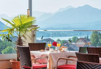 Hotel-Pension Melcher has Balcony rooms