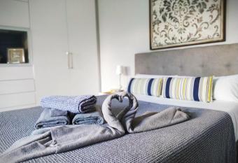 Hostal Casa Nautilus allows 18 year olds to book a room