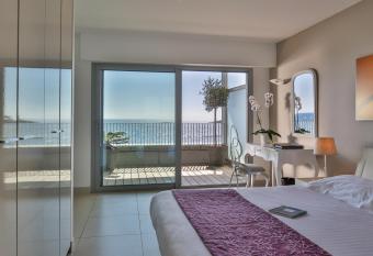Royal Antibes - Luxury Hotel, R  sidence, Beach & Spa has Balcony rooms