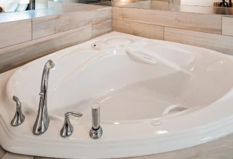 Best Western Plus Country Meadows Inn has rooms with a private hot tub