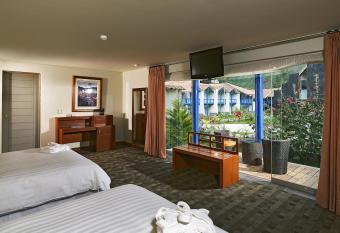 Aranwa Sacred Valley Hotel & Wellness has rooms with a private hot tub