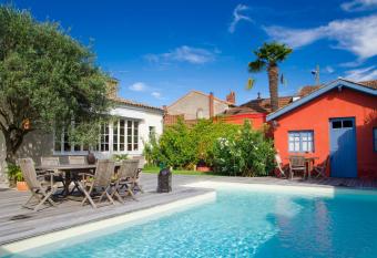 La Ferrade Chambres d H  tes B&B allows 18 year olds to book a room