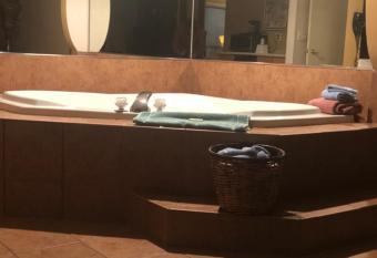 Route 66 Hotel, Springfield, Illinois has rooms with a private hot tub