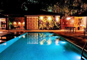 Pousada Santa Thereza allows 18 year olds to book a room