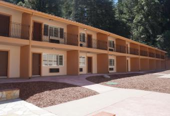 Brookdale Lodge has Balcony rooms