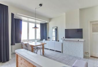 Apartments Villa Manalou allows 18 year olds to book a room