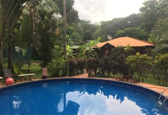 Cabinas Coco Lindo has Balcony rooms