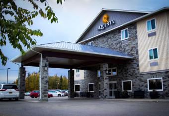 La Quinta Inn & Suites by Wyndham Fairbanks Airport allows 18 year olds to book a room