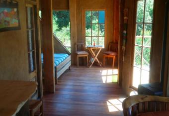 Caba  a Caj  n del Maipo allows 18 year olds to book a room