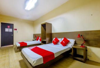 Super OYO 841 Metro Deluxe Residences allows 18 year olds to book a room