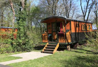 Roulottes de Bois le roi has Balcony rooms