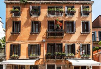 Hotel Agli Alboretti has Balcony rooms
