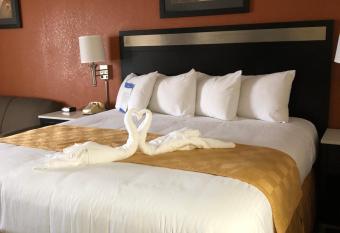 Baymont by Wyndham Cincinnati has Smoking rooms