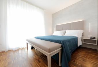 Hotel Simi Lan has Balcony rooms