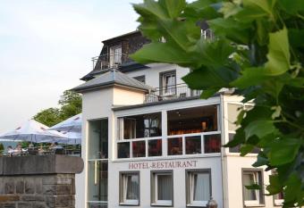 Hotel La Baia allows 18 year olds to book a room