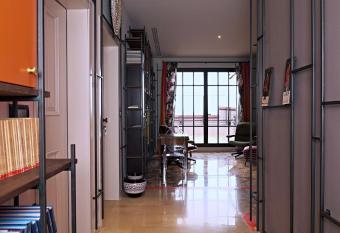 Skyline 1/7 B&B has Balcony rooms