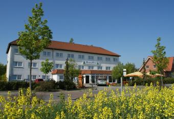REGIOHOTEL Halle Leipzig Airport allows 18 year olds to book a room