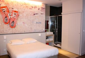 Hotel de la Presse Bordeaux Centre allows 18 year olds to book a room