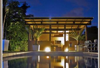 Quinta do Mo  ambique allows 18 year olds to book a room