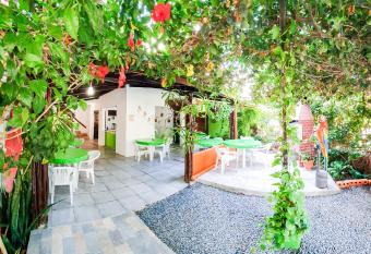 Pousada Porto de Amigos allows 18 year olds to book a room