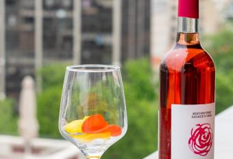 Luxury suites with JACUZZI by Sea&theCity has rooms with a private hot tub