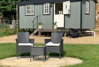 Weatherhead Farm Shepherds Hut has Balcony rooms