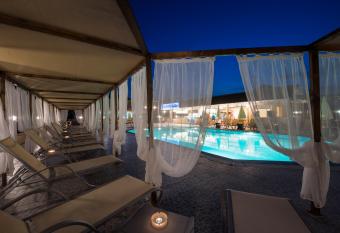 Sandy Beach Annexe has Balcony rooms