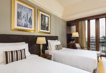 Chatrium Hotel Royal Lake Yangon has Balcony rooms