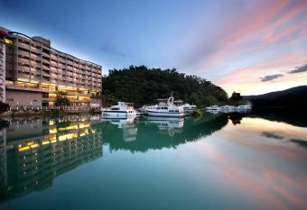 Hotel Del Lago allows 18 year olds to book a room