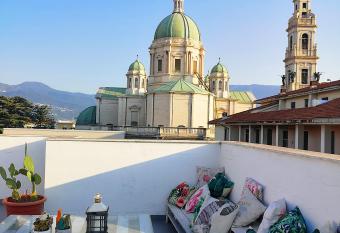 Flamingo B&B has Balcony rooms