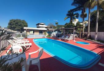 DK4 CASA PISCINA CHURRASQUEIRA SINUCA 3 AR WIFI 3 VaGAS 3 DORM 10 X SEM JUROS NO CART  O has Balcony rooms