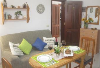 Estudio Casco Los Silos, cerca de Garachico has Balcony rooms