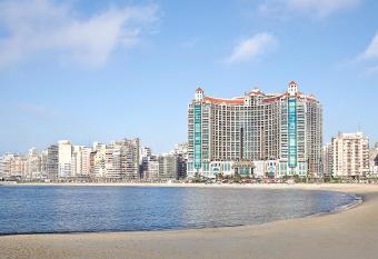 Four Seasons Hotel Alexandria At San Stefano allows 18 year olds to book a room