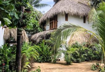 Hotel Descalzo has Balcony rooms