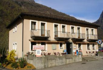 Ristorante Garni Lavizzara has Balcony rooms