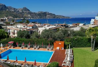 Residence Villa Giardini allows 18 year olds to book a room