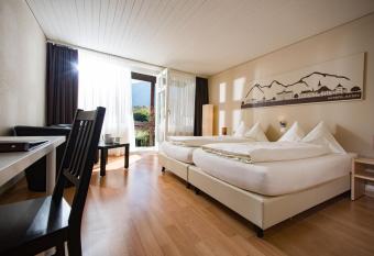 Jungfrau Hotel Annex Alpine-Inn has Balcony rooms