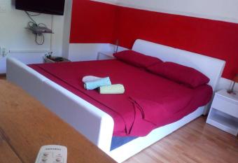 Rooms & Studio has Balcony rooms