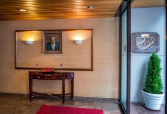 Hotel Churchill allows 18 year olds to book a room