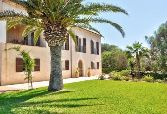 Gatona has Balcony rooms