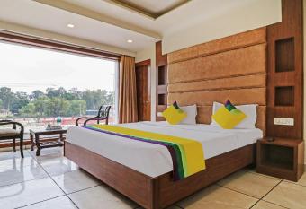 Itsy By Treebo - Grand Signia Zikarpur has Smoking rooms