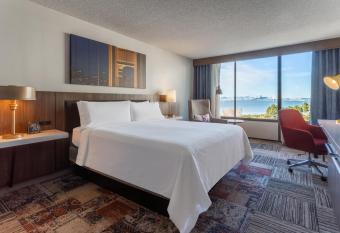 Hilton Garden Inn San Francisco/Oakland Bay Bridge allows 18 year olds to book a room