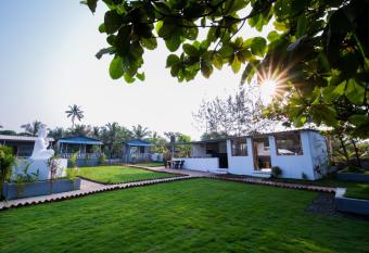 Treebo Trend Lands End Beach Resort Morjim allows 18 year olds to book a room