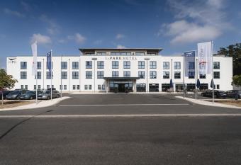 i - PARK Hotel Klingholz allows 18 year olds to book a room