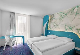 prizeotel Hamburg-St.Pauli allows 18 year olds to book a room