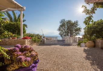 Anastasias Apartments has Balcony rooms