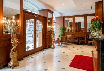 Hotel Diplomate allows 18 year olds to book a room