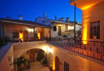 Hotel Elvan Cave House has Balcony rooms