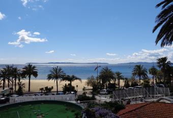 L ilot Fleuri has Balcony rooms